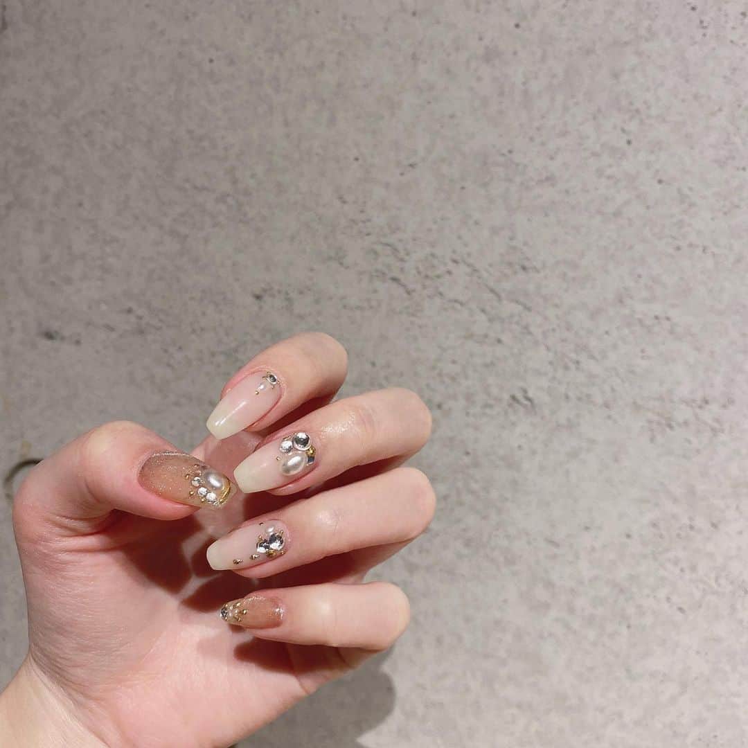明里つむぎのインスタグラム：「今年最後のネイル🐻‍❄️❄️」