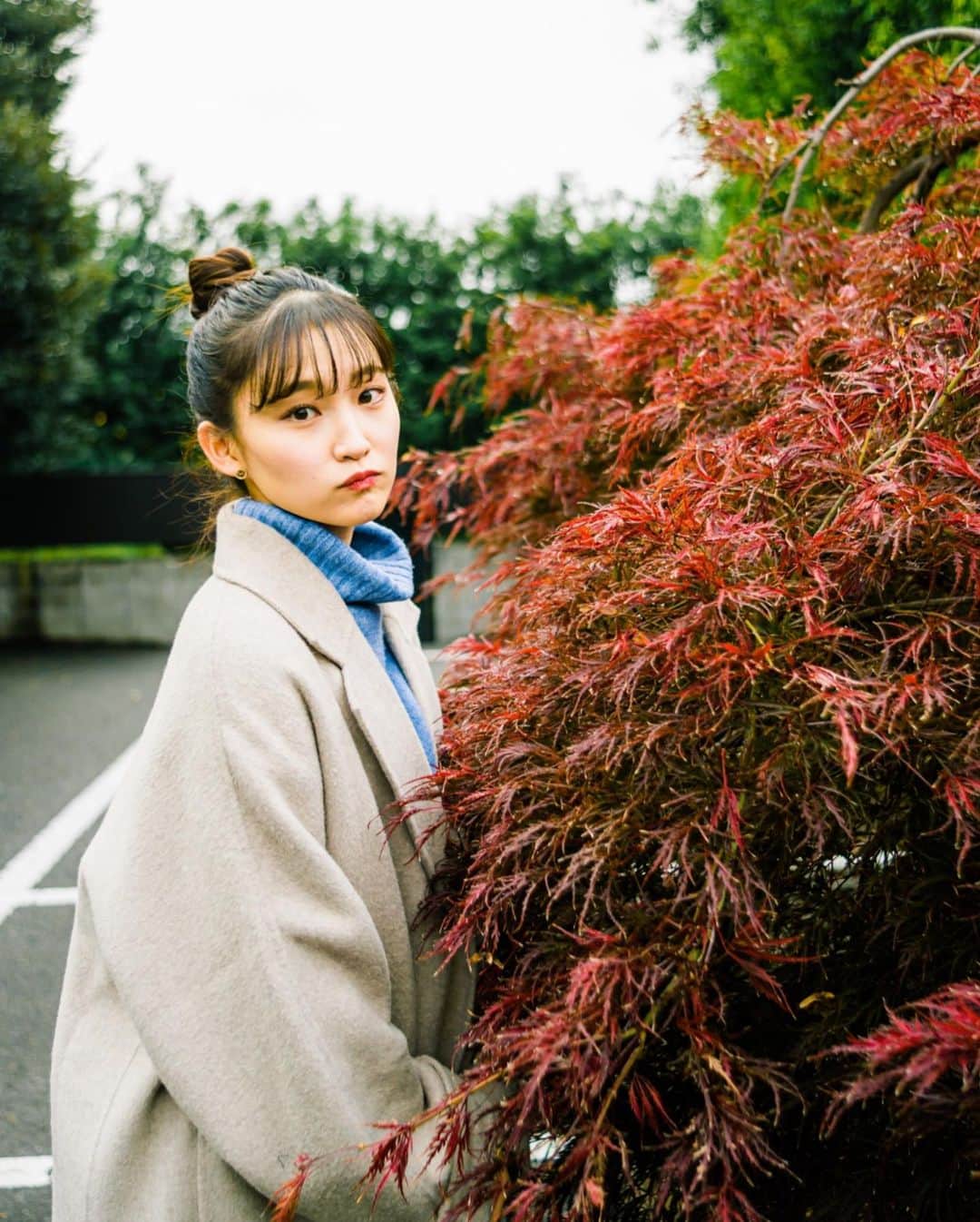 加藤早和子のインスタグラム：「❤︎ 最近は寒い😵  私は寒がりなので重ね着したり裏起毛タイツを履いたり してしのいでます……  気づけばもう2週間で今年も終わるんですね〜… 早いなあ。。  photo by @kei_h.1533   . . #青山学院大学 #女子大学生 #ミス日本 #一眼レフ #ポートレート#ポトレ #被写体 #いいね返し #portrait #as_archive #portraitphotography #as_picture #portrait_mood」