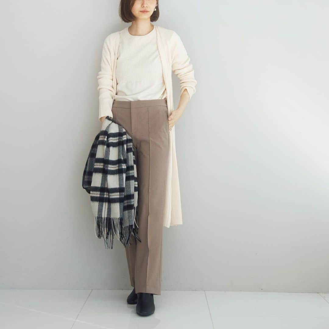 INDIVIのインスタグラム：「- pick up items -﻿ ﻿ ﻿ 女性らしいフィット&フレアシルエットのアンサンブルニットドレス。﻿ 身体につかず離れずのリブニットワンピースは、ウエストにシェイプをかけたデザインですっきりとみせてくれます。﻿ また、ボタンを外しさらっと羽織るカーディガンスタイルとしてもおすすめです！﻿ セットのインナートップスは、単品使いしやすく春先まで長くお召しいただけます。﻿ ﻿ ﻿ ✴︎one-piece.¥26,400(税込)﻿ ✴︎no.127-59405﻿ ﻿ ✴︎pants .¥14,850(税込)﻿ ✴︎no.127-69080﻿ ﻿ ﻿ #INDIVI﻿ #インディヴィ」