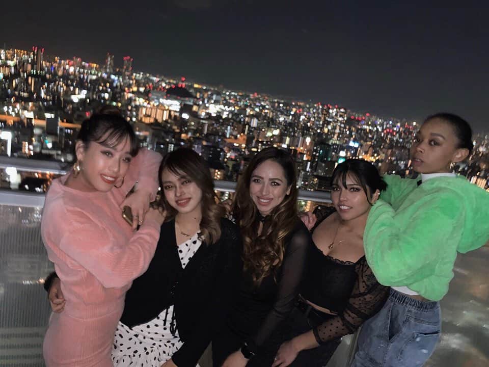 あゆみさんのインスタグラム写真 - (あゆみInstagram)「Night view and pretty girls🤍  #nightview #girls #party #tower」12月17日 18時20分 - ayumi__thepink