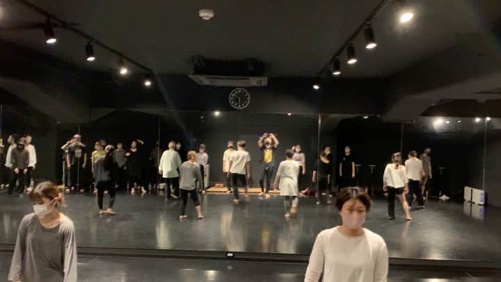 黒須洋壬のインスタグラム：「黒須洋嗣 JAZZ CLASS 2020.Dec.17 @danceworks_jpn  @xross #cantbreathe  #taichimukai  #dance #jazzdance #tokyo #japan」