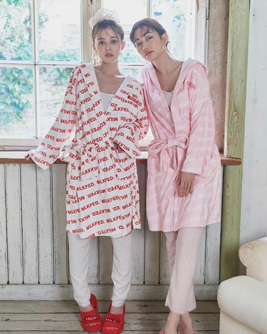山本ソニアのインスタグラム：「@milkfedjp new room wear 🤍🎀 with @katouchan 🧸🍒  #そにゃなな での久々の撮影だったね😚」