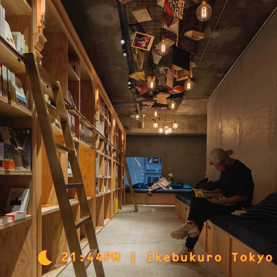 HereNowさんのインスタグラム写真 - (HereNowInstagram)「Stay the night at Tokyo’s hidden bookshop.  📍: BOOK AND BED TOKYO（Tokyo）  "Whether you're staying overnight or just stopping by for an afternoon browse, the combination of books, beds and beautiful design make this relaxing spot one of a kind." Editor, Ben Davis (@thewhitepaper_ )  #herenowcity #herenowtokyo #wonderfulplaces #beautifuldestinations #travelholic #travelawesome #traveladdict #igtravel #instapassport #optoutside #hotelroom #hotellife #hoteldesign #besthotel #bookstagrammer #bookish #tokyo #exploretokyo #instajapan #japantour #explorejapan #東京 #東京旅行 #도쿄 #도쿄여행 #일본여행 #日本旅遊 #東京自由行」12月17日 18時32分 - herenowcity