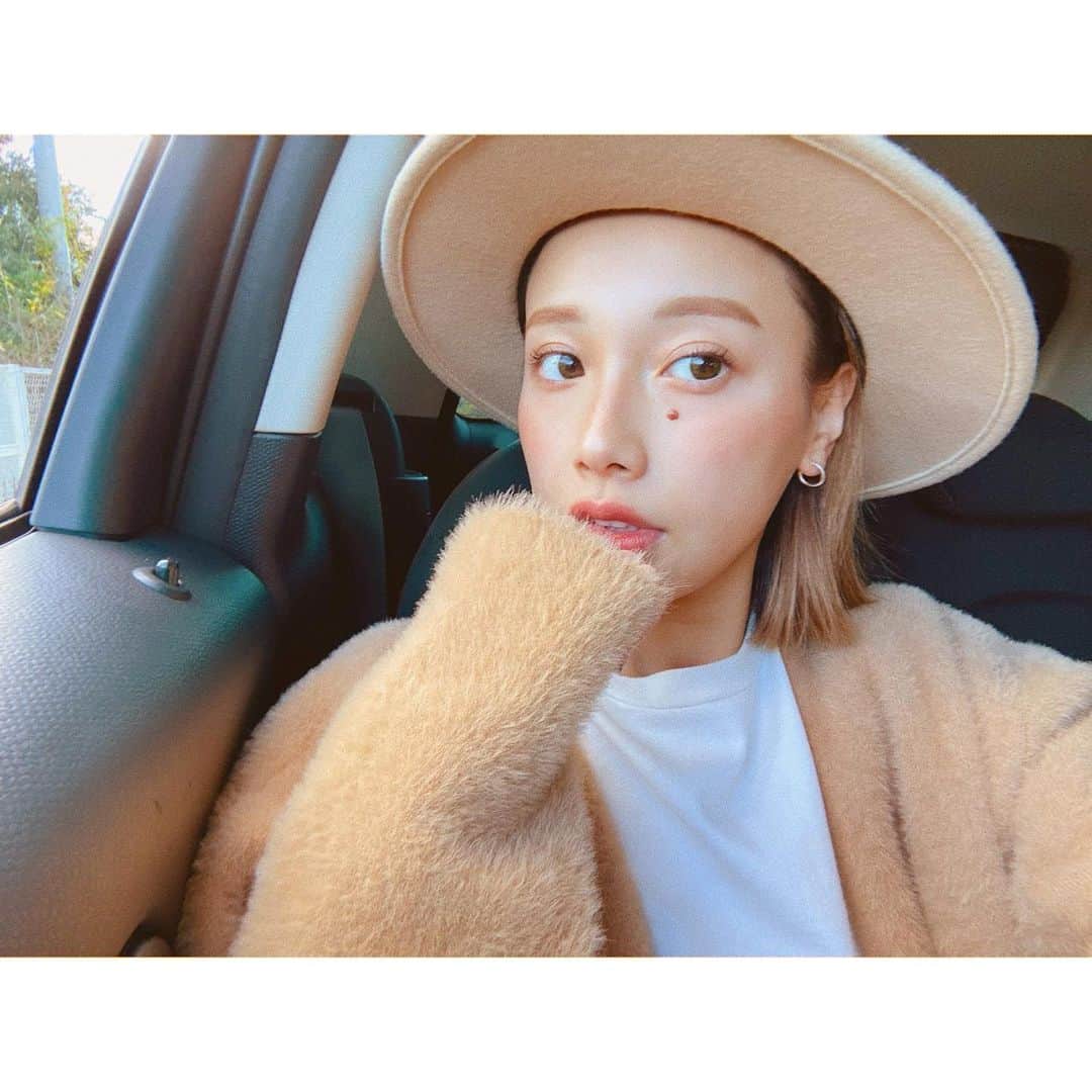馬詰まほのインスタグラム：「年始にむけて いろいろと整理しながら💭 やらなきゃいけないことたくさんありすぎて、仕事も家のことも。年始に持ち越したくないのでかぁちゃん頑張ります🐂🤍笑 みんなも頑張りましょう！☺︎ #2020」