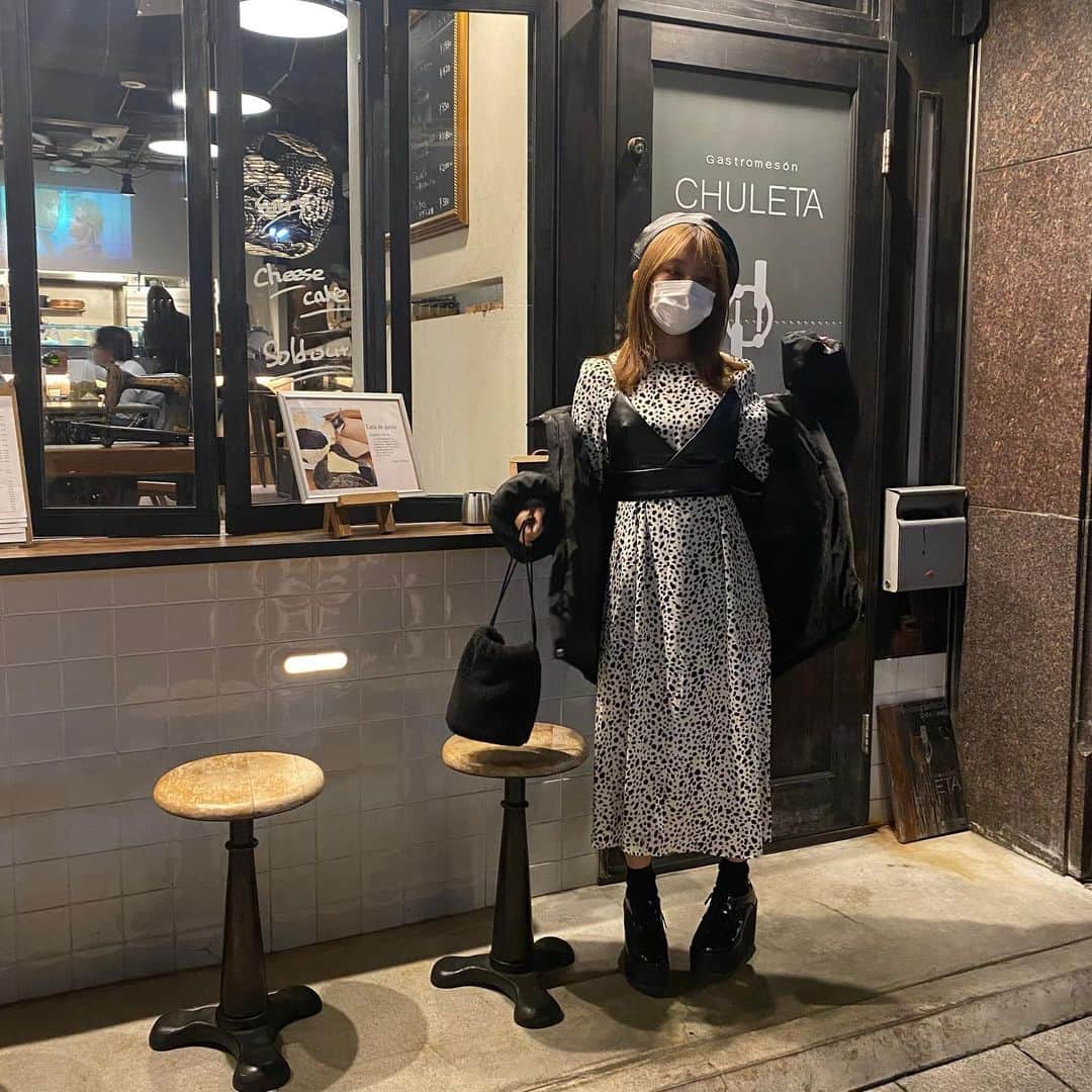 のインスタグラム：「〻 オススメしてもらったスペイン料理屋さん #chuleta  めっっちゃ美味しかったです😳🥘 ひとつひとつ感動しながら食べました！. . 全然知らなかったけど京都って 結構沢山スペイン料理屋さんがあるらしいので パエリア食べ比べしに巡りたいな！！！ . @chiik.official #chiik #code #ootd #147cm #低身長コーデ #携帯式コーデ #kyoto #推し京都 #京都グルメ #京都ディナー #京都スペイン料理 #四条グルメ #四条ディナー #四条スペイン料理 #チュレタ #スペイン料理 #chuleta #オムレツ #アヒージョ #パエリア #チュレタバーガー」