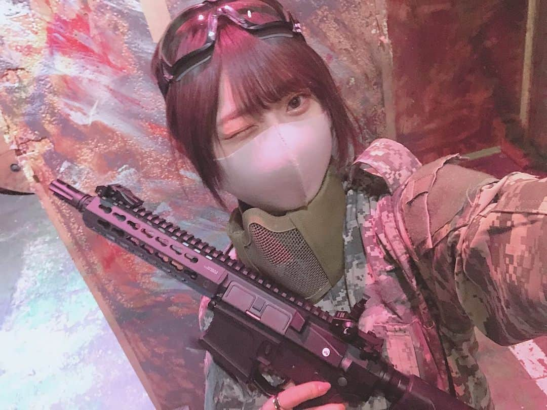 山田麻莉奈さんのインスタグラム写真 - (山田麻莉奈Instagram)「. きのう撃ち納めしてきた。🔫 (′ω’ 🔫)  #サバゲー #九龍戦闘市街区  #エアガン #電動ガン #gandg #cm16」12月17日 18時47分 - marina.yamada_324