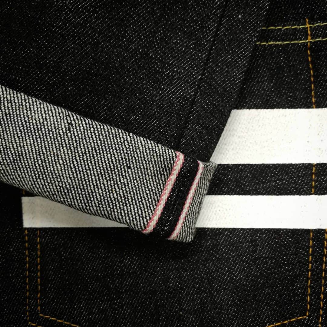 momotarojeansのインスタグラム：「Peach selvedge and GTB stripe. #oursignature」