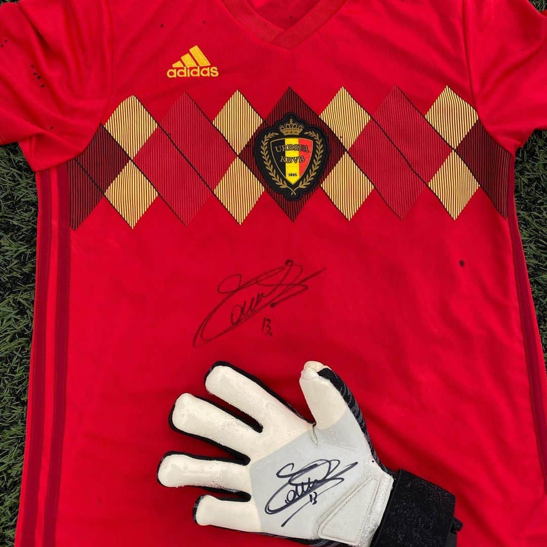 F2Freestylersさんのインスタグラム写真 - (F2FreestylersInstagram)「🚨DAY 5 GIVEAWAY🚨 Thibaut Courtois signed @belgianreddevils shirt and keeper glove! 🇧🇪👹 Tag 2 top keepers below 👇🧤for your chance to win!  Well done to winner of yesterday’s @virgilvandijk shirt, announced on story later! 👀🗣 #f2daysofchristmas」12月17日 18時55分 - thef2