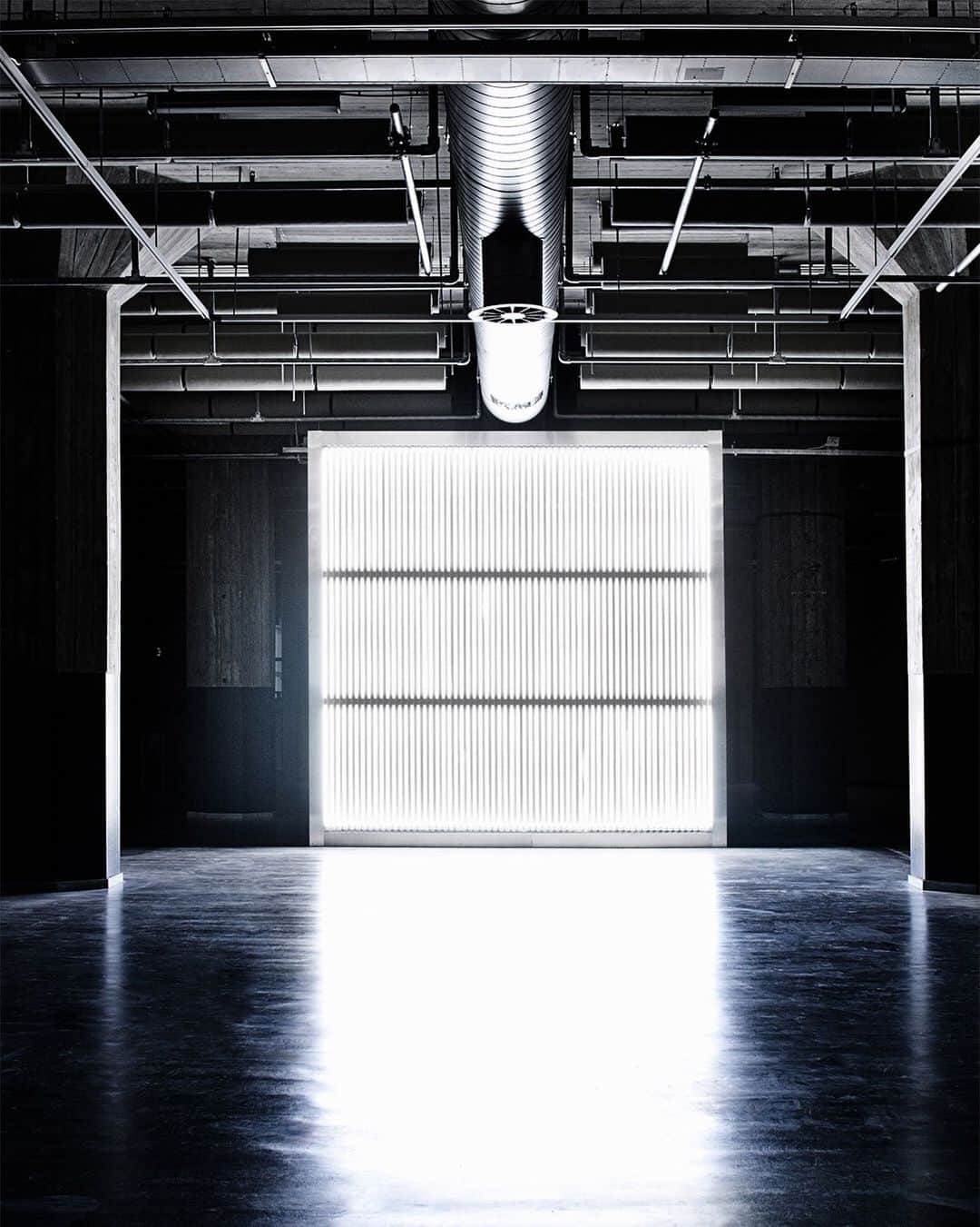 エルエヌシーシーのインスタグラム：「LN-CC Inspiration: The Sound of Silence - Alfredo Jaar, 1995. #Archive」