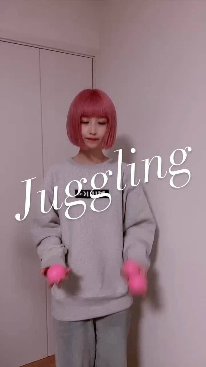 MAYUのインスタグラム：「🤹‍♀️ #juggling #ジャグリング」