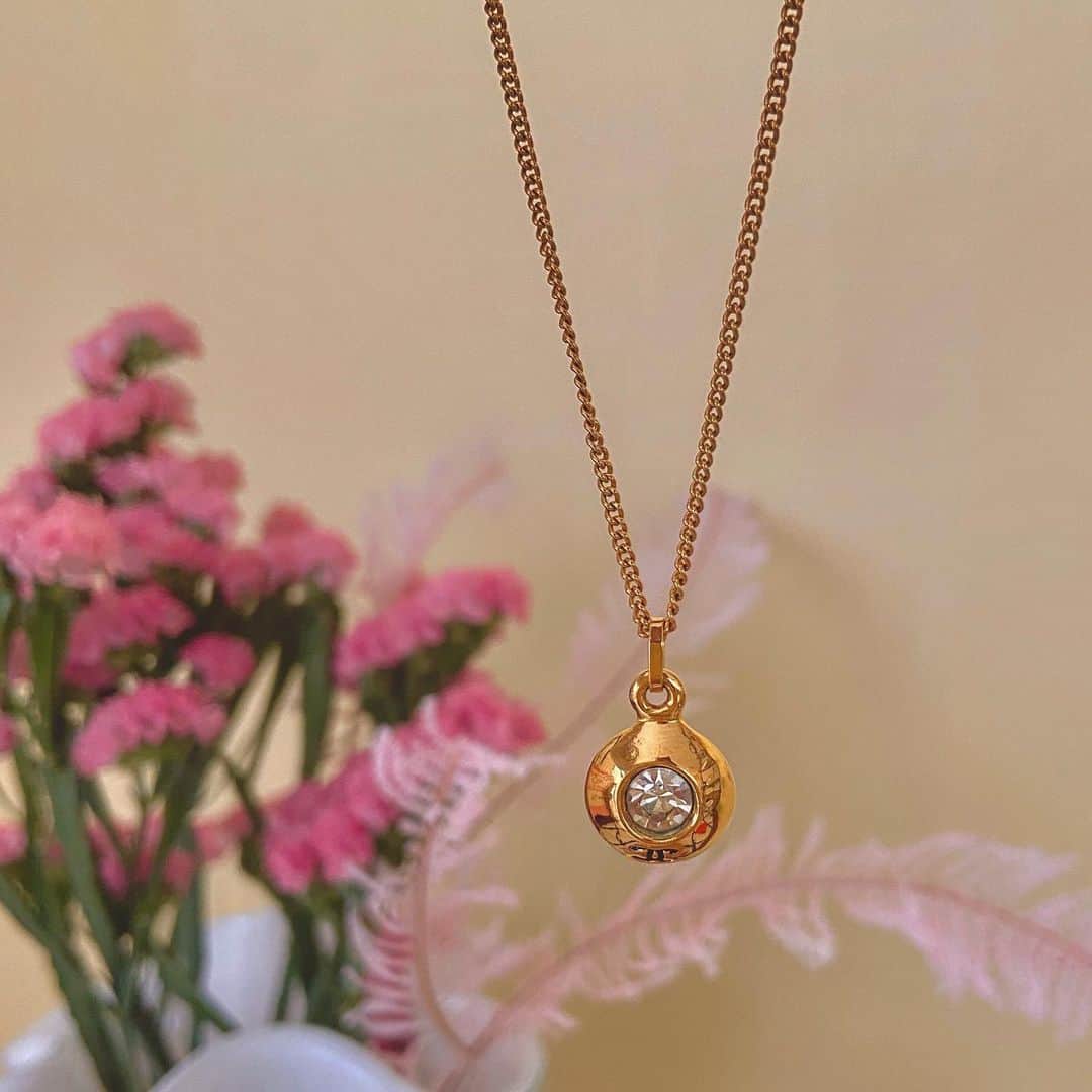 のインスタグラム：「✨✨✨ #onlinenow  #chanelnecklace #vintageqoo」