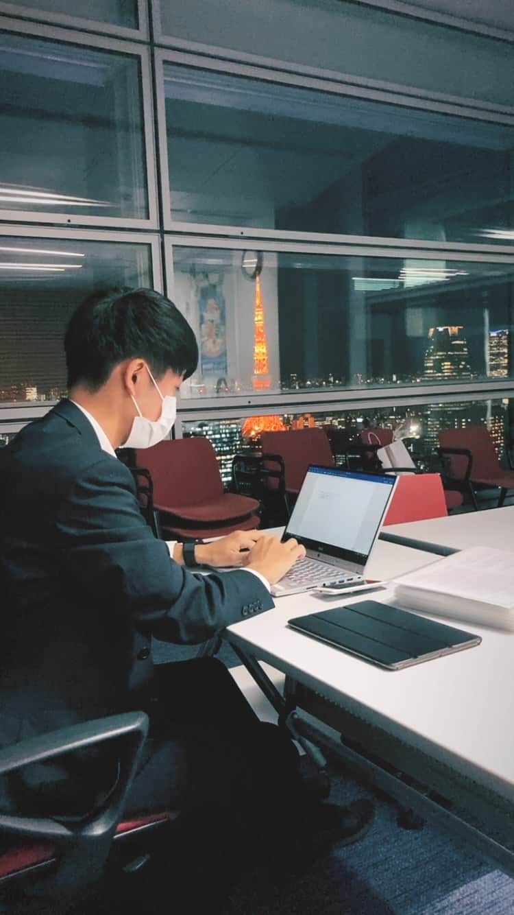 弘竜太郎のインスタグラム：「箱根駅伝にむけ 我々アナウンサーも鋭意準備中です。  撮影協力 新人アナ・北脇太基  箱根を実況するために、 日テレに入社したとか。  本人も小学校四年生から、 陸上をやっていたとか。  箱根のインスタも、 宜しくお願い致します！！ @hakone_ntv   #夜の日テレは #東京タワーが綺麗なのです」