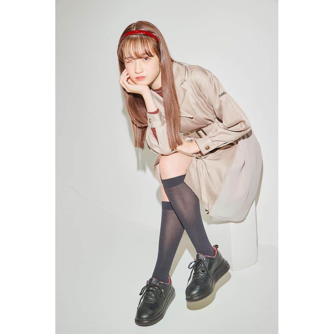 ニコ☆プチのインスタグラム：「おしゃれすぎる〜✨﻿ ﻿ ﻿ ニコ☆プチプラスのワンカットだよ👠﻿ みんな見てくれたかなー？？﻿ ﻿ #ニコプチ﻿ #葛西杏也菜﻿ #ニコプチスクールシューズ﻿ #ニコプチスクールスニーカー」