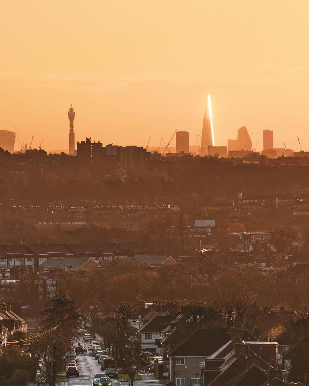 @LONDON | TAG #THISISLONDONさんのインスタグラム写真 - (@LONDON | TAG #THISISLONDONInstagram)「🌄 @MrLondon shooting sunrise from @WembleypParkLDN this morning. What a morning! 🌇  More to come on stories....! ☀️🔥☀️  ___________________________________________  #thisislondon #lovelondon #london #londra #londonlife #londres #uk #visitlondon #british #🇬🇧 #londonchristmas #wembley #wembleypark」12月17日 19時14分 - london