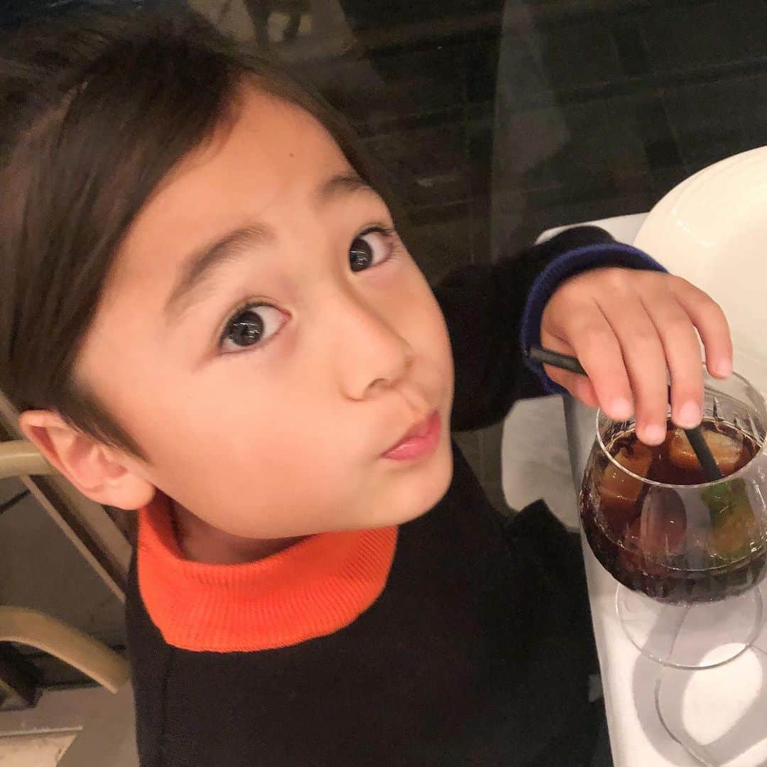 かなのインスタグラム：「． swipe🎦❤︎  🍰おいしい😍って食べてるから 「ママが作ったんだ❤︎」って 嘘ついてみた😂😂 ． ． #すぐ嘘ってわかる嘘ついてごめん🥺 #息子#6歳#りーくんの成長記録#男の子ママ」
