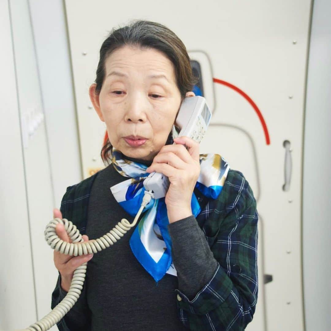 クリエイターズ・ファイル公式（ロバート秋山）さんのインスタグラム写真 - (クリエイターズ・ファイル公式（ロバート秋山）Instagram)「・ 12月17日は飛行機の日。 ・ 日本の空の世界に変革をもたらそうとする、 航空会社社長の橋的勝二。 ・ 現在、CAはすべてお母さんという、実験的な航空会社「マザー航空（MAL）」も運営しているというのは有名な話。 ・ 眠そうなお客様に子守唄の提供もしているマザー航空。 ・ では、「ビーフorチキン」が定番の機内食も、マザー航空では何の選択になっているでしょう?! ・ 答えは明日の投稿の最後で! ※昨日のクイズの答え→「July亜熱帯事件」 ・ #クリエイターズファイル  #橋的勝二 #飛行機 #航空 #空港 #空 #空旅 #クリエイター #クリエイティブ #記念日 #ダイアリー #写真日記 #日記 #クイズ #サプライズ #ザテレビジョン」12月17日 19時16分 - creatorsfile_officialgoods
