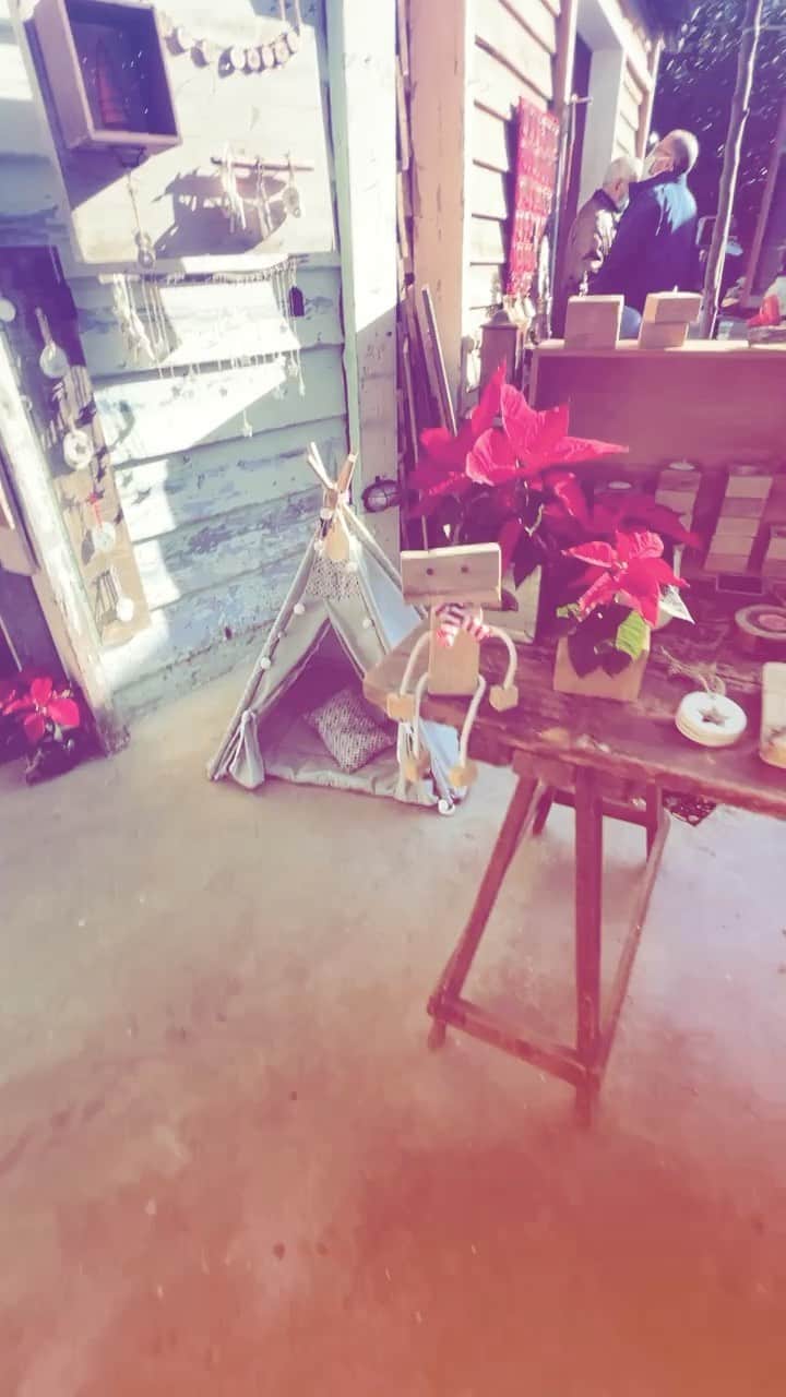 のインスタグラム：「今日の動画はスペインのアンティークショップのクリスマスです！本当に素敵なので是😍  #りありこチャンネル  #スペイン #バルセロナ #mercantic」