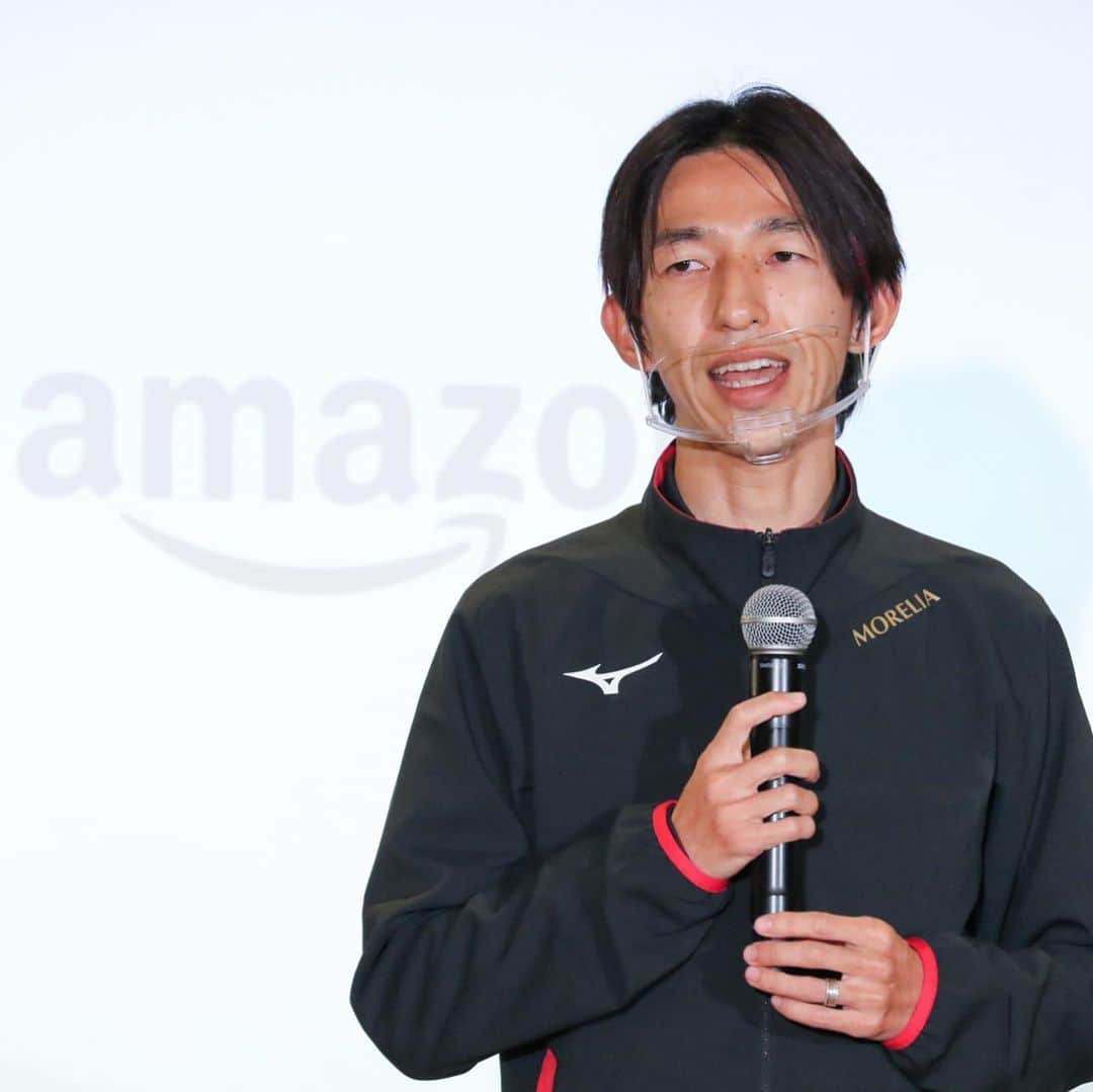 岡部将和のインスタグラム：「Amazon様の社会貢献活動で支援を必要とする団体様に寄付や商品を送る"Amazon「みんなで応援」プログラム"に共感し『Amazon Delivering Smiles贈呈式』に参加させて頂きました😊 今回贈呈式で僕自身が支援をさせて頂いた子供達がプレゼントを受けとる際に、飛び跳ねて踊ったり、嬉しそうにする姿が今も忘れられません。  ドリブルデザイナーとして、まだ夢の途中ではありますが、 僕自身周りの方に恵まれ、応援して頂いて今があります。 今後もAmazon様と共に、僕もできる事で困っている人たちを少しでも笑顔にできる活動をしていきたいと思います！  応援が必要な人は世界中に沢山いて Amazon「みんなで応援プログラム」は、支援を必要としている各種団体・施設をサポートするプログラムですので皆様も是非、ご参加してみてください😊 www.amazon.co.jp/ouen  ※「Delivering Smiles」とは？ Amazonが【Amazon「みんなで応援」プログラム】の参加団体様にプレゼント(商品)や支援金の寄付をする活動です。  #Amazonホリデー #DeliveringSmiles #みんなで応援プログラム #PR #Amazon #アマゾン #ホリデー #ほしい物リスト #寄付 #支援 #プレゼント」