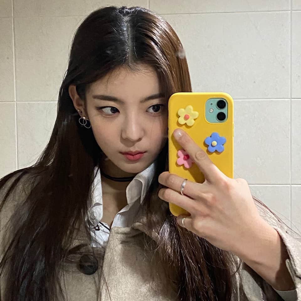 ITZYさんのインスタグラム写真 - (ITZYInstagram)「missing my long hair?? Yes/No」12月17日 19時20分 - itzy.all.in.us