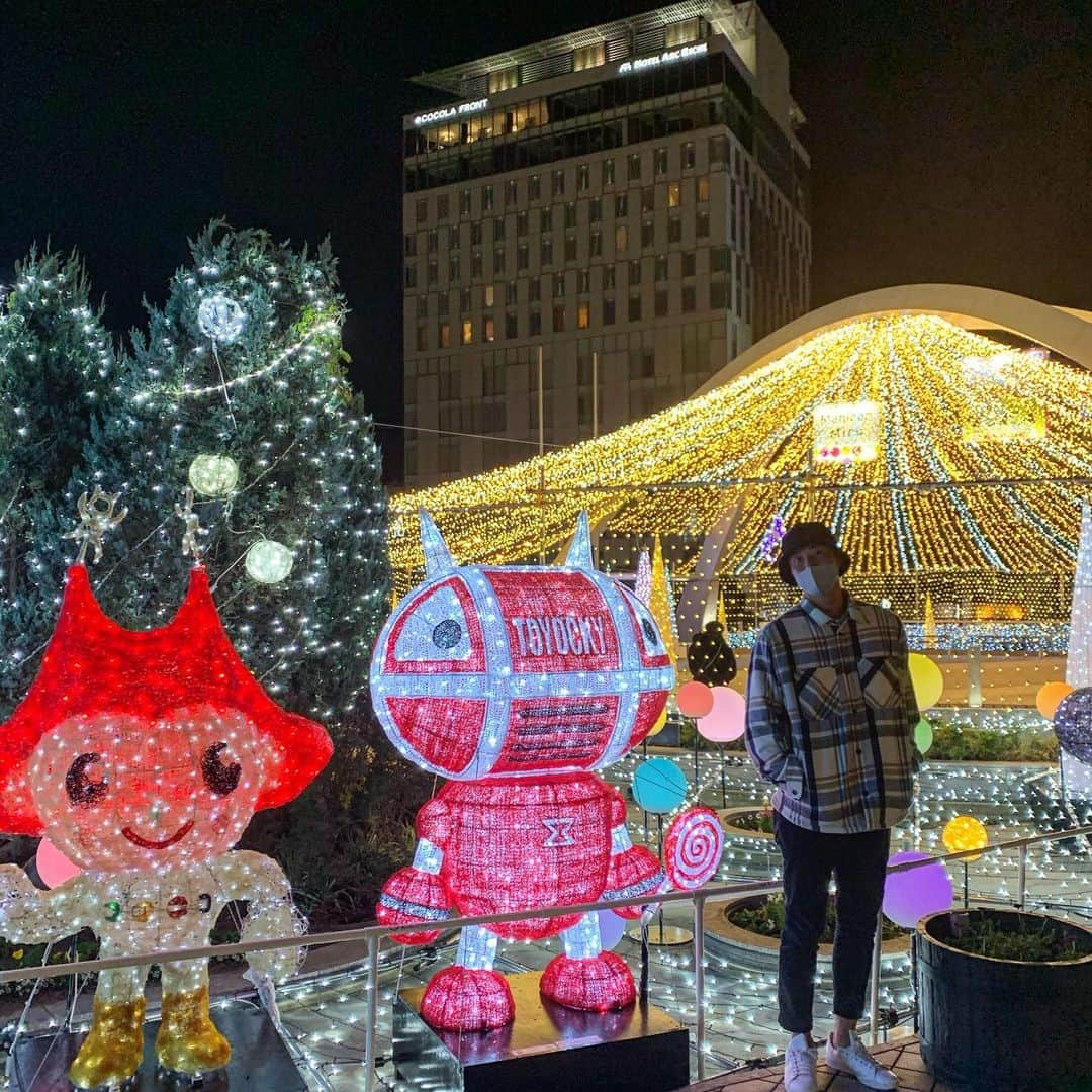 萩原章太さんのインスタグラム写真 - (萩原章太Instagram)「お仕事で愛知行ったとき少しだけ地元　豊橋に寄ったよ！ トヨッキーいたから写真とっちゃった🤗 隣の子の名前なんだろ🧐 イルミネーションど綺麗だったよ✨✨ #愛知#豊橋#トヨッキー」12月17日 19時20分 - shota_hagiwara