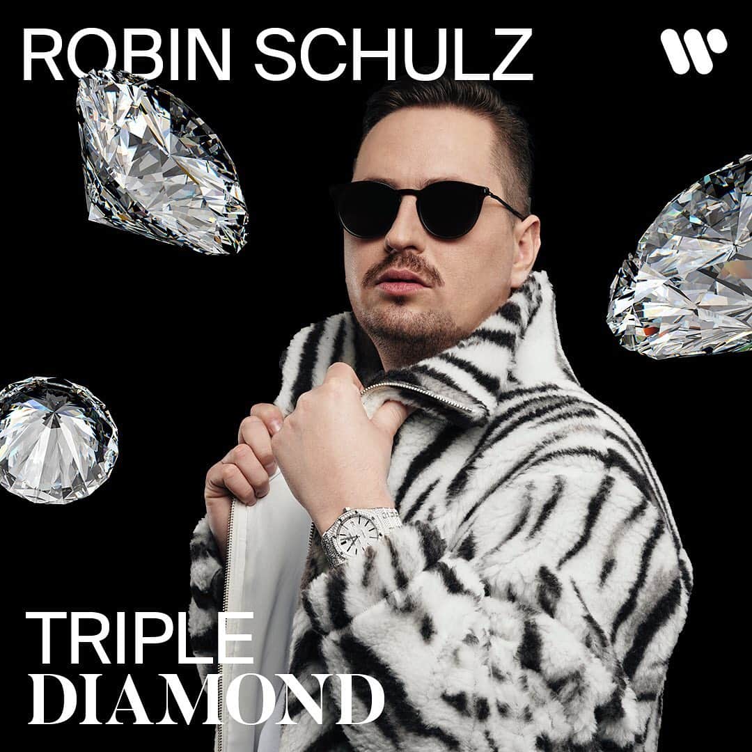 ロビン・シュルツのインスタグラム：「You are Insane! ❤️ Because of you, my team and I have managed to be the first German artist ever to reach diamond status with 3 singles – I'm completely overwhelmed!!! 💎 This would have never been possible without your support over the last years. I have no words! Many thanks to each and everyone of you! The next project is already ready and waiting. I can't wait to present you my new album. IIII - 26.02.21  Ihr seid der Wahnsinn! ❤️ Durch euch haben mein Team und ich es geschafft als erster deutscher Künstler mit 3 Singles Diamant zu gehen – ich bin wirklich überwältigt!! 💎 Ohne euren jahrelangen Support wäre das niemals möglich gewesen. Mir fehlen die Worte! Vielen Dank an jeden einzelnen! Das nächste Projekt steht schon in den Startlöchern. Ich kann es nicht erwarten euch mein neues Album zu präsentieren. IIII – 26.02.21 #robinschulz」