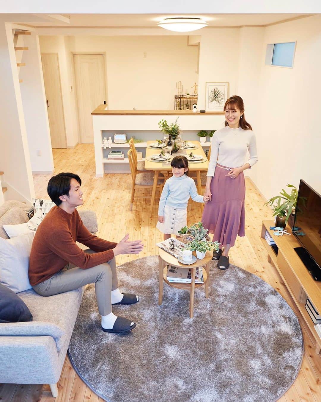 高木由麻奈のインスタグラム：「*﻿ オークラホームさんの広告の撮影🏡💫﻿ ﻿ 木に囲まれて、天井も高く﻿ とても素敵なお家でした✨﻿ 中庭もあってとっても快適🥰﻿ ﻿ ﻿ #オークラホーム #オークラホームプレス #戸建住宅 #東海 #岐阜 #撮影 #広告 #快適な暮らし #暮らし ﻿ ﻿ ﻿ http://www.okurahome.jp/branch/chubu/tokai_gifu/」