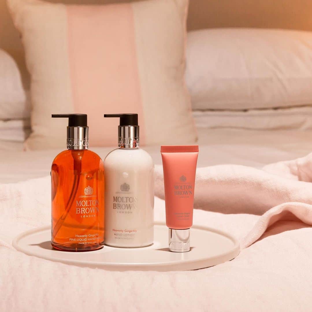 モルトンブラウンのインスタグラム：「Pretty in pink, our Heavenly Gingerlily collection makes a great addition to any home. These hand care essentials are sure to put a smile on somebody’s face this Christmas.」