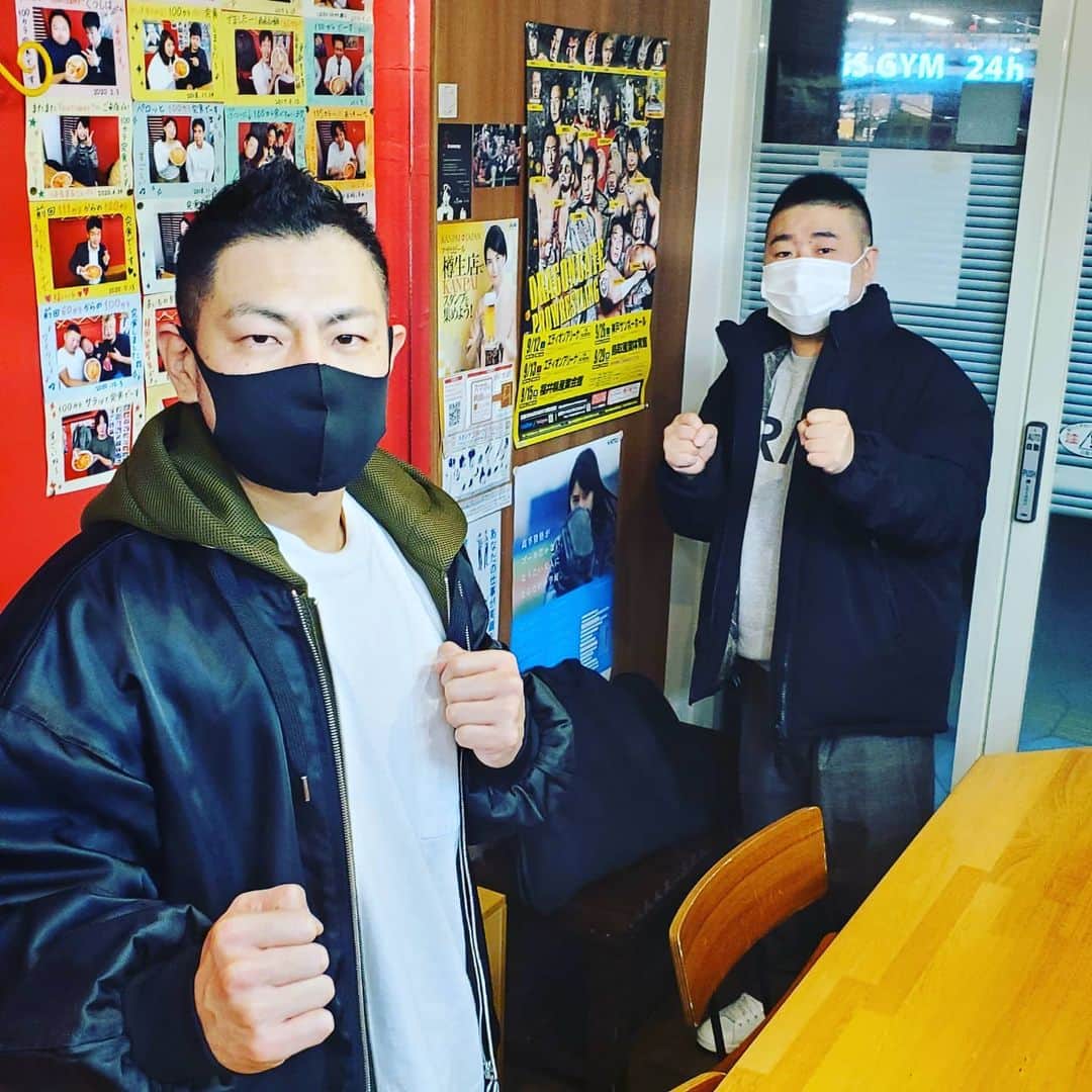 太田芳伸のインスタグラム：「明日の「太く清く」 チケット買って頂いた方ありがとうございました!!!  打ち合わせ終了‼️ 是非とも明日お楽しみに～⤴️」