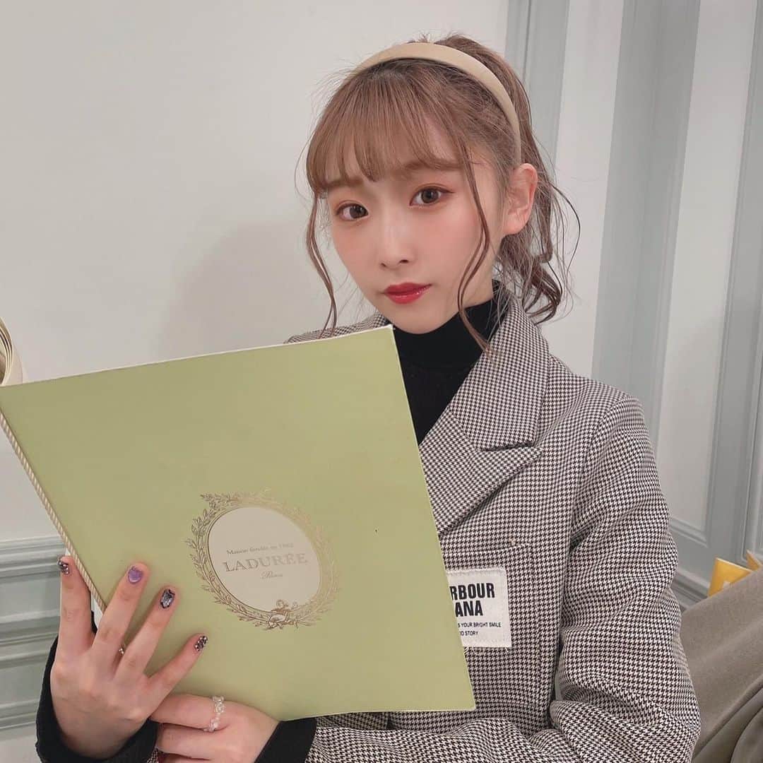 平野友里（ゆり丸）さんのインスタグラム写真 - (平野友里（ゆり丸）Instagram)「🍨  BD前日に食べたちょっと 贅沢なパフェ❤︎うふ  ピスタチオクリームも ストロベリージェラートも 全部おいしくて上品な味🍓❤︎  #ladureecafe  #laduree #ラデュレ  #ラデュレ銀座 #ラデュレカフェ  #パフェ #銀座パフェ #銀座カフェ #カフェ巡り #カフェスタグラム #インスタ映え #ゆり丸カフェ巡り」12月17日 19時45分 - yurimaruchan___
