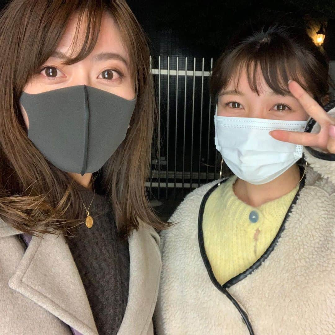 井上志帆子さんのインスタグラム写真 - (井上志帆子Instagram)「. カレー屋さん3軒ハシゴして、たどり着いたクボカリー様🍛 クボカリーもオーダーストップぎりで滑り込んだよ 冷えた体と空っぽな胃袋に沁みたねぇ 美味しかった〜〜〜〜 曜日を考えて🤣またリベンジカレーしようね🍛 お気に入りの写真と動画を載せます 怖かったらごめんなさい #クボカリー#カレー#カリー#何の違いだろ#カレー部活動 #福岡カレー部」12月17日 19時49分 - shiriko0316