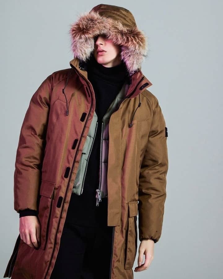タトラスのインスタグラム：「Hands up holiday season!  Spoil your loved ones or yourself in TATRAS's iconic pieces from 20AW Collection.   Featuring BORASCO man's down Jacket and TATRAS's newest member from the Nylon Series AUSTRO man's down jacket.  #Tatras #Tatrasofficial  #Tatraspeople  #downjacket」