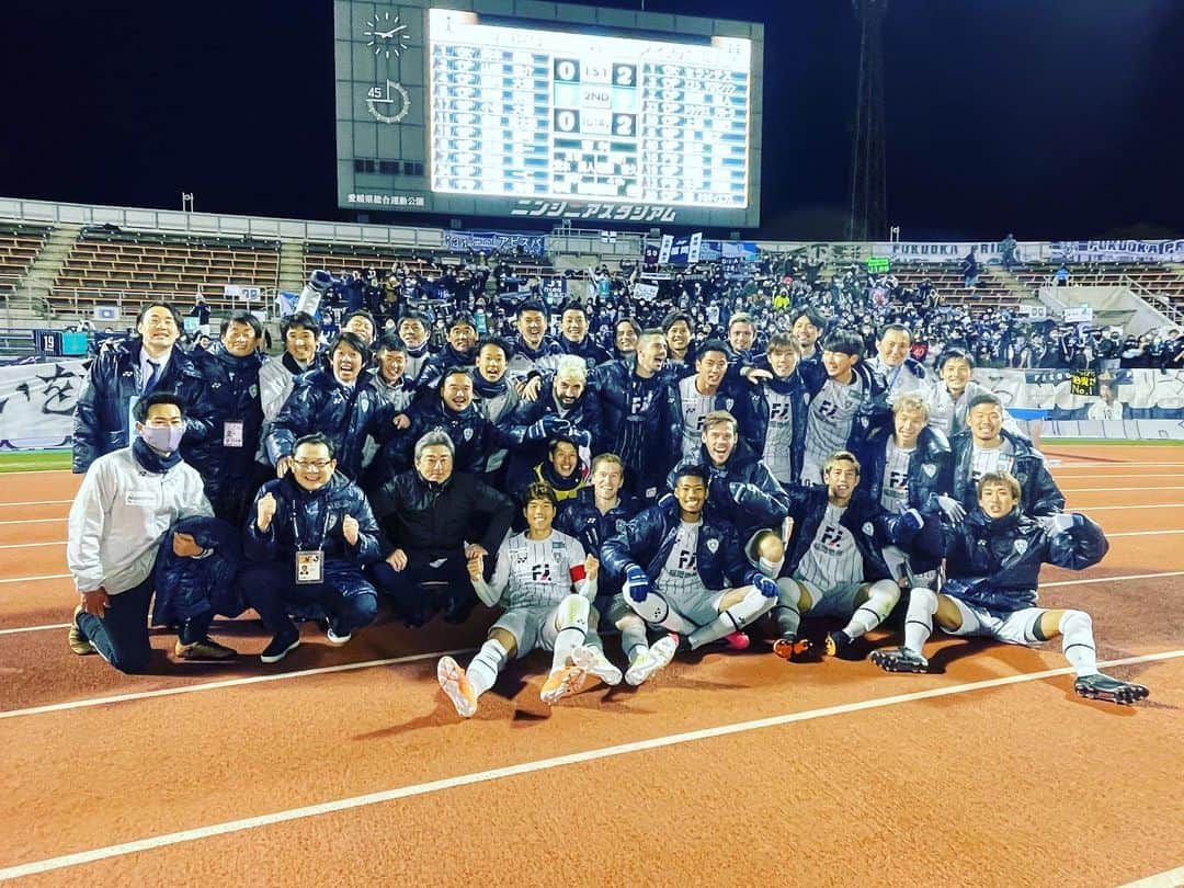 田邉草民のインスタグラム：「アビスパ福岡に関わる全ての人で勝ち取ったJ1昇格 みんな素晴らしい ありがとうございました！」