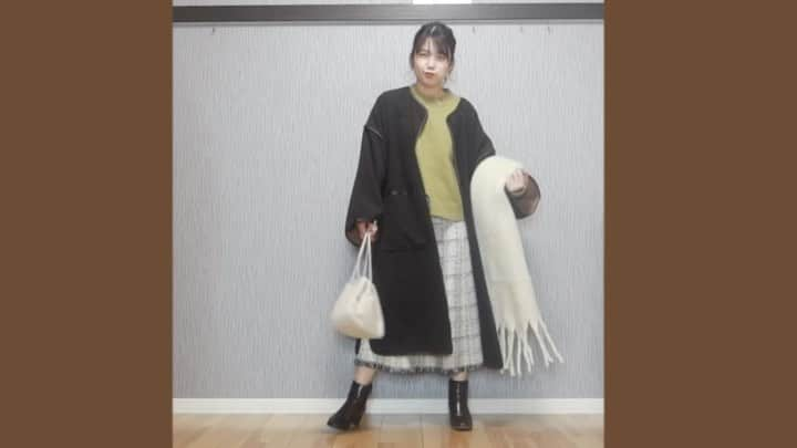 田中みかんのインスタグラム：「こんばんは！オシャレ番長です🍊 可愛い服たちをゲットしたので たくさんコーデを組んでみたよ！ 色物アイテムを使ったんやけど 似合うだろうか？？ 誰かの参考になれば😅😅 これからはたまにはインスタっぽい コーデ写真とかもアップするね… インスタグラマーとして頑張りまth🍊  #fifth #fifthtl #フィフス #プチハイドルマンふんわりニット #ウエストリボンフリルヘムニットワンピース #ソフトタッチフリンジストール #裾フリンジチェック柄ニットスカート #レースアップスリーブイレギュラーデザインニット #PR」