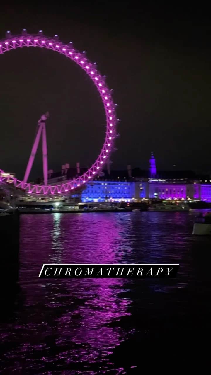 JO BAKERのインスタグラム：「Last night 🇬🇧 ... #london #londoneye #thames #tier3 #ghosttown #prettycolors #chromatherapy」