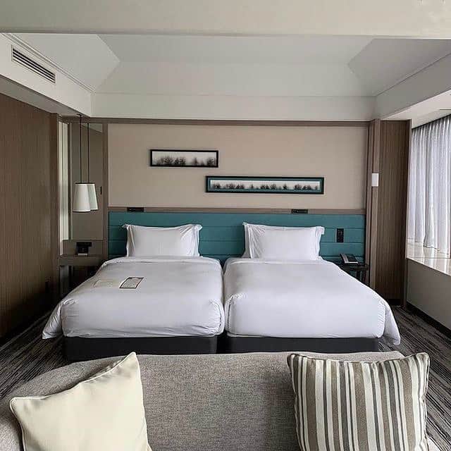 のインスタグラム：「パノラミックで感じる時間の流れ。 心落ち着くステイケーションを。  Find comfort in our spacious Panoramic Floor. Book now through the link in our bio  📷by @trip.diary.1618  Share your own images with us by tagging @princeparktowertokyo  —————————————————————  #TokyoTower #princeparktower #princehotels #tokyo #japan #beautifulhotels #tokyohotel #shibakoen #akabanebashi #azabujuban #tokyotower #ThePreferredLife #プリンスパークタワー東京 #東京タワー」