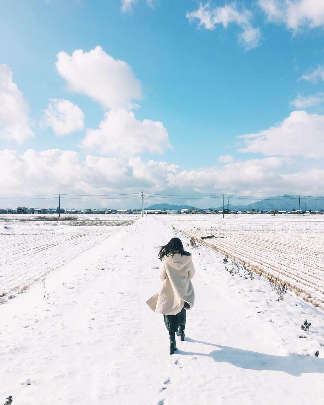 TAKI Modのインスタグラム：「. . snow . . この2日間でもう雪はお腹いっぱいw . そろそろ晴れ間が欲しいなぁ😂 . . 【location : Niigata , Japan 】 . . follow☞@team_jp tag ☞#team_jp_ ←最後の_忘れず . . . .  #portrait#ポートレート  #RECO_ig  #igersjp#IG_phos #写真好きな人と繋がりたい#その瞬間に物語を#スクリーンに恋して#genic_japan  #pasha_magazine  @apple」