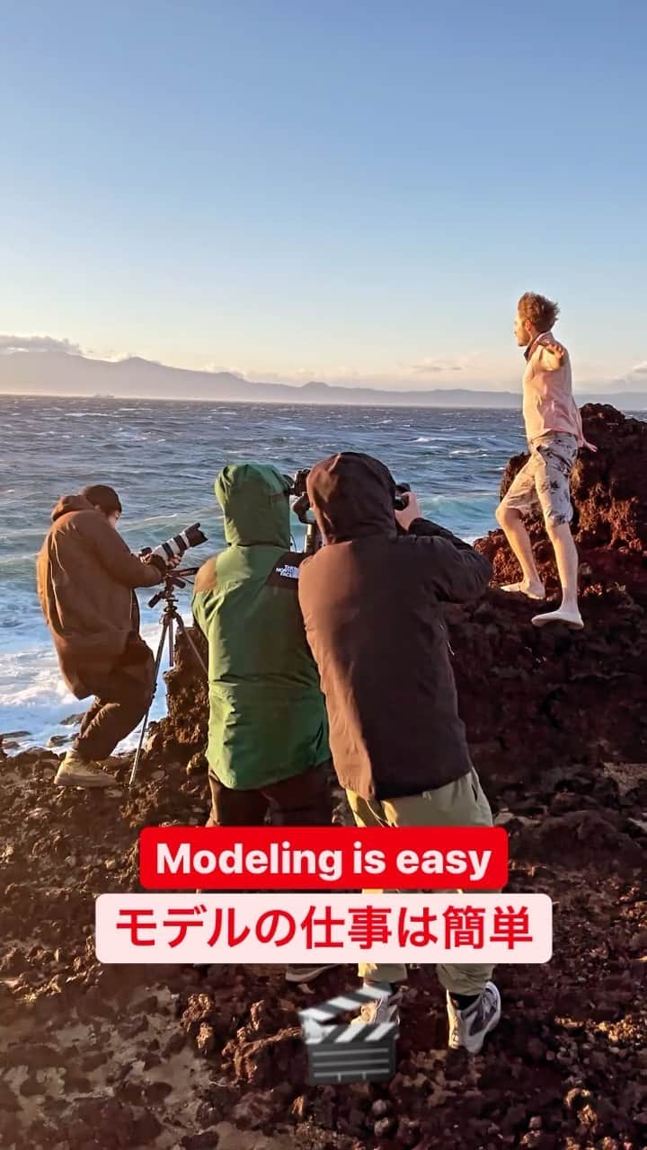 Anton Wormannのインスタグラム：「When my friends tell me modeling is easy 🎬❄️モデルの仕事は簡単って言われた時😘　＃大島　#Shooting #Modeling #モデル　＃撮影　#東京　#日本 　#imagemodelstokyo」