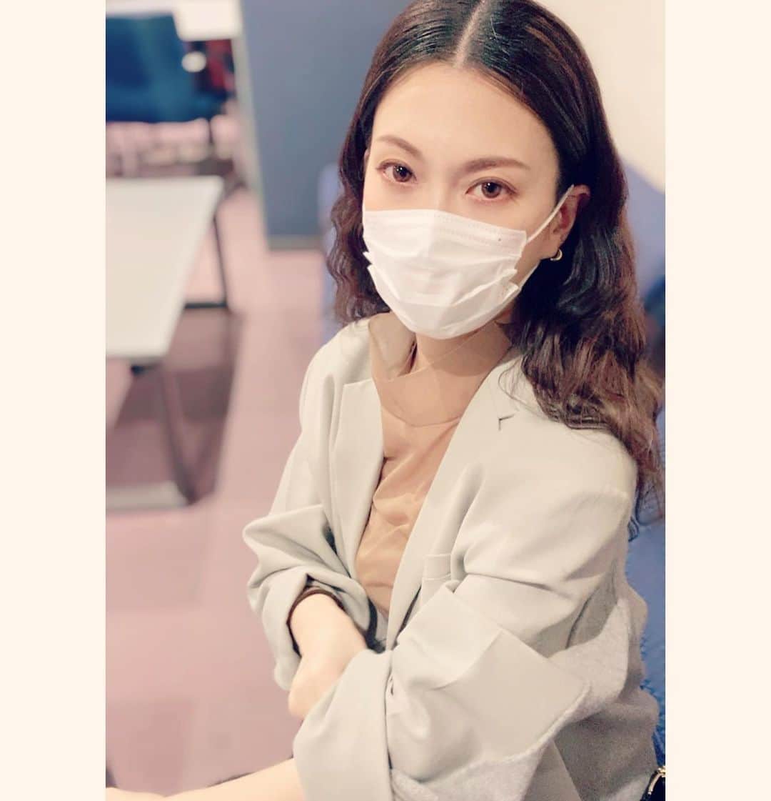 小柳ゆきのインスタグラム：「ラジオ聞いてくれた皆様、ありがとうございました〜😊  そして昨日発表になりましたが、遂に延期していたツアー日程が決定して、今からとっても楽しみです🧡  現在、FC先行受付中です！ ドリーマーの皆、チェックしてね✌️  #小柳ゆき #ライブ #live #ツアー #tour」