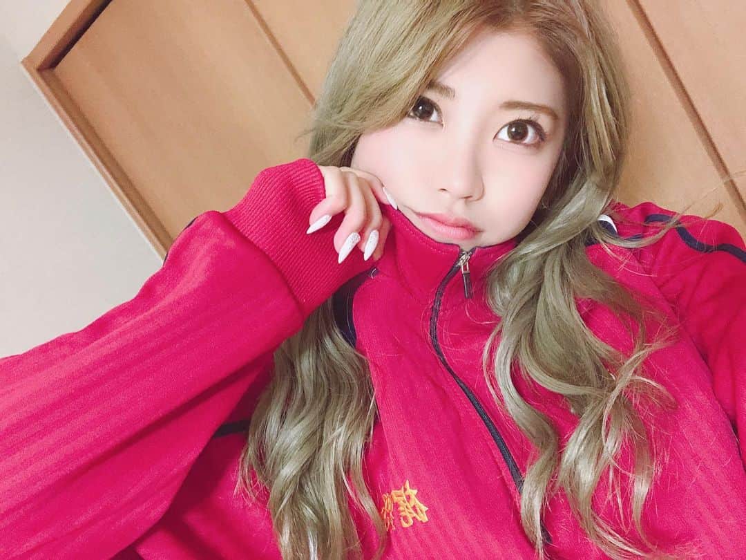 EON（梶野恵園）のインスタグラム：「﻿ ﻿ ﻿ 生活感溢れる写真📸﻿ ﻿ ﻿ 先日も先日！Youtubeの撮影で体操服着ましたヨ！﻿ でも普通に部屋着で着まくってるのは﻿ インスタ民だけで留めてて🥵🥵🥵﻿ ﻿ ﻿  #体操服 #体操服女子 #学生時代に戻りたい」