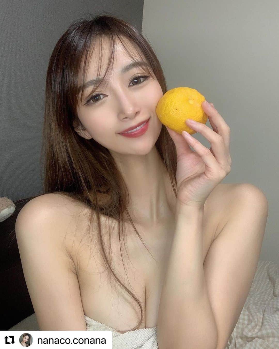 のインスタグラム：「@nanaco.conana  ・・・ 従姉妹のお姉ちゃんに柚子をいただいたので柚子風呂にします🍊🛁🍋  香りがめちゃくちゃ良くて楽しみ✨🥺 お風呂大好き🥰  #バスタイム  #柚子風呂  #お風呂 #大好き #秋 #instagood  #followme」