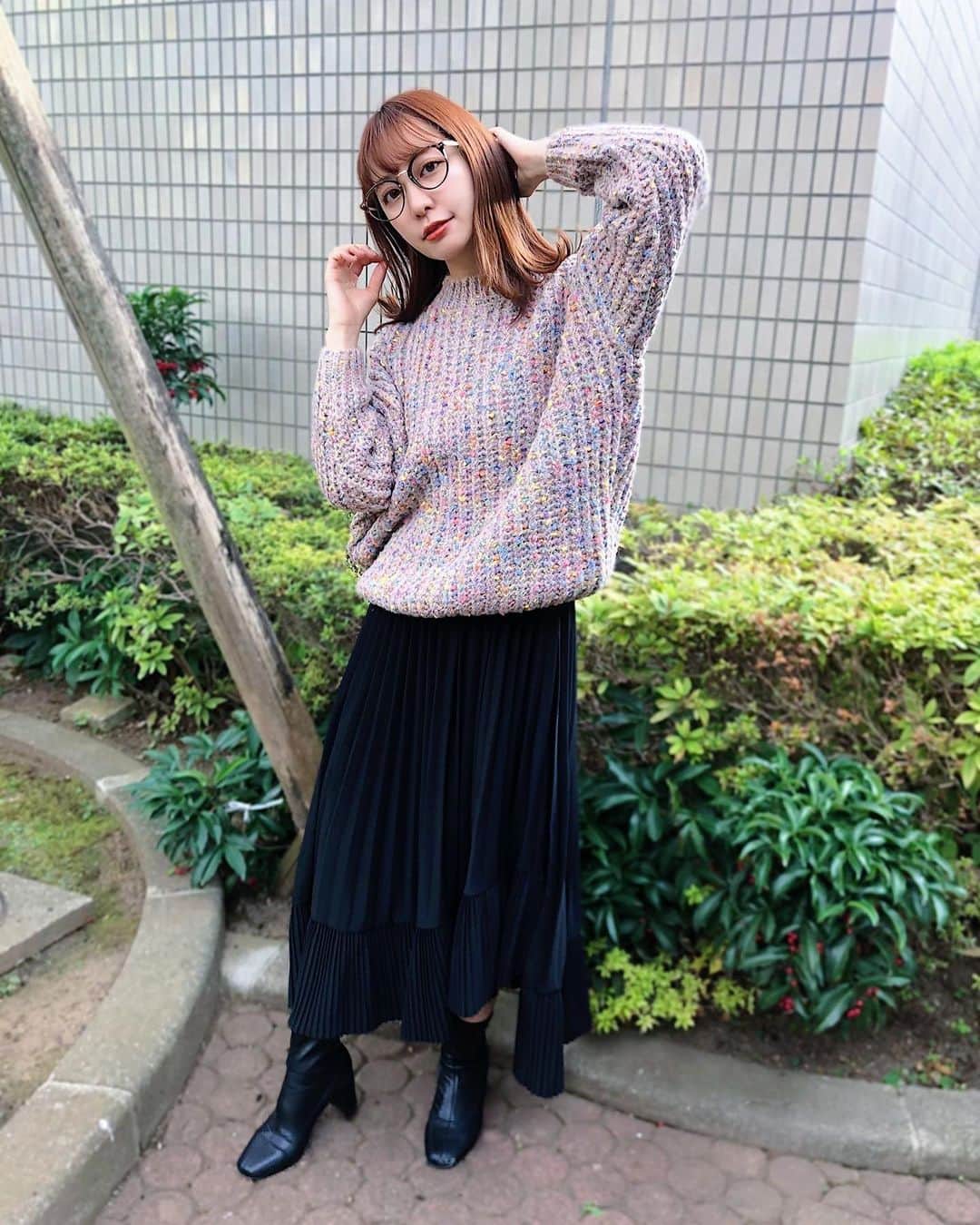 木村ミサのインスタグラム：「いつかのコーデ﻿ ﻿ ピンクのもふもふニットと﻿ 風に揺れるとかわいいプリーツスカート。﻿ ﻿ 裾のイレギュラーなヘムラインが﻿ 合わせるものによって綺麗めにも﻿ カジュアルにもしてくれるので﻿ 着回ししやすい🐰﻿ ﻿ ﻿ ふく→ @fifth_calin ﻿ ﻿ ﻿ ﻿ ﻿ #calin#カラン#fifthtl #低身長コーデ #code #コーデ #outfit #プリーツイレギュラースカート #スプレーカラーローゲージニット﻿ ﻿ ﻿ ﻿」