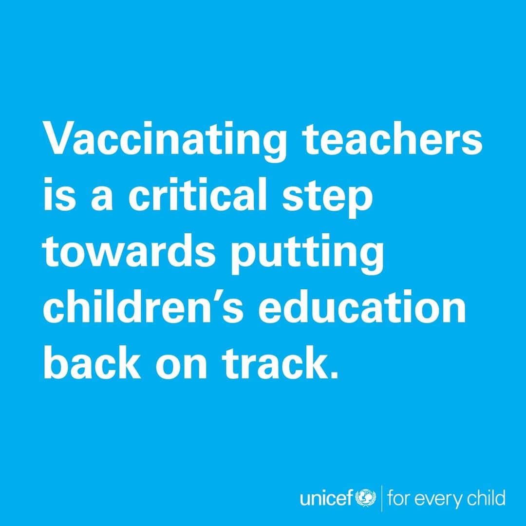 unicefさんのインスタグラム写真 - (unicefInstagram)「Teachers should be among those given priority access to the COVID-19 vaccine to help ensure schools stay open.   The consequences of extended missed or disrupted education are steep, especially for the most vulnerable children. The longer children remain out of school, the less likely they are to return.」12月18日 1時45分 - unicef