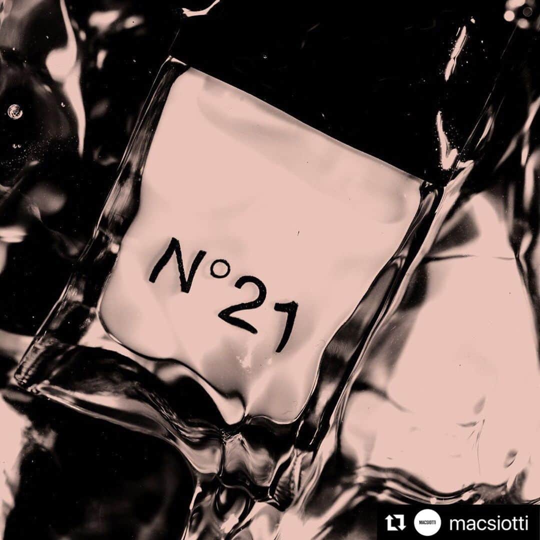 アディクションのインスタグラム：「#Repost @macsiotti ・・・ AYAKO X N21  Art Direction, Creative Direction and Content Generation by #MACSIOTTI for the #N21 Beauty Campaign.  Shot by #PiotrNiepsuj.」
