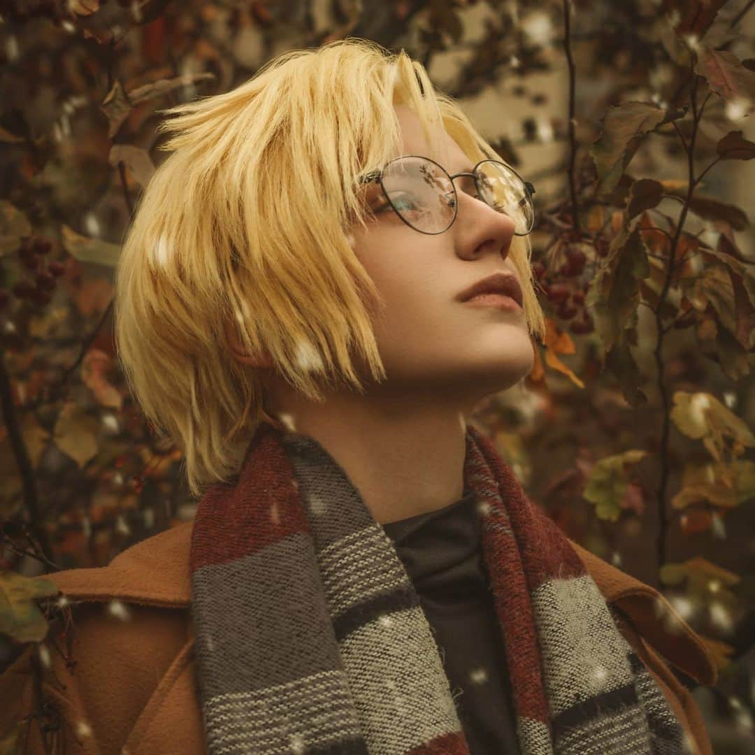Gesha Petrovichのインスタグラム：「Find some old Ash pics for you 🐠🍌 Dont forget subscribe 😜 https://www.patreon.com/GeshaCos BANANA FISH／アッシュ・リンクス 📸 @martartm_cosplay Re ✨ @m0krushina Wig @geshacos Helps : @cain_reliant #AshLynx  me)  #BANANAFISH #cosplay #ashxeiji」