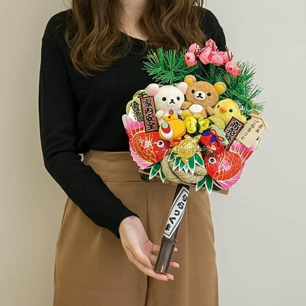 Rilakkuma US（リラックマ）さんのインスタグラム写真 - (Rilakkuma US（リラックマ）Instagram)「During the New Year in Japan, we decorate our homes and stores with these lucky decorated rakes featuring pretty wreathes on display! They are called 熊手, or Kumade! Now Rilakkuma and friends are getting in on the fun too!  #rilakkumaus #rilakkuma #sanx #newyears #oshogatsu #kawaii #リラックマ #サンエックス」12月18日 1時47分 - rilakkumaus