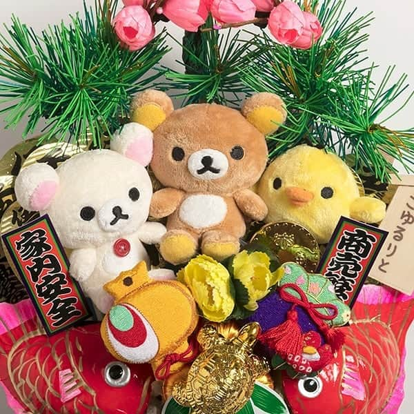 Rilakkuma US（リラックマ）さんのインスタグラム写真 - (Rilakkuma US（リラックマ）Instagram)「During the New Year in Japan, we decorate our homes and stores with these lucky decorated rakes featuring pretty wreathes on display! They are called 熊手, or Kumade! Now Rilakkuma and friends are getting in on the fun too!  #rilakkumaus #rilakkuma #sanx #newyears #oshogatsu #kawaii #リラックマ #サンエックス」12月18日 1時47分 - rilakkumaus