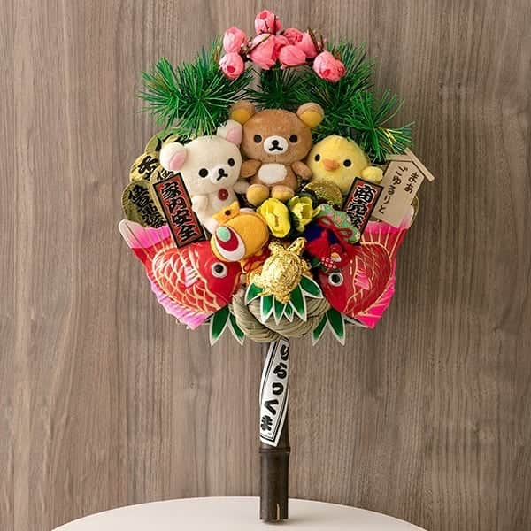 Rilakkuma US（リラックマ）さんのインスタグラム写真 - (Rilakkuma US（リラックマ）Instagram)「During the New Year in Japan, we decorate our homes and stores with these lucky decorated rakes featuring pretty wreathes on display! They are called 熊手, or Kumade! Now Rilakkuma and friends are getting in on the fun too!  #rilakkumaus #rilakkuma #sanx #newyears #oshogatsu #kawaii #リラックマ #サンエックス」12月18日 1時47分 - rilakkumaus