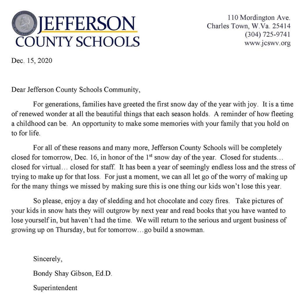 Average Parent Problemsのインスタグラム：「I love this letter from a school superintendent about keeping the snow day even though the kids could still do virtual learning. I live in NYC where we got a ton of snow last night. I have one kid who got a snow day and another kid who still has virtual school. What did your kids’ schools do today? #savethesnowday」