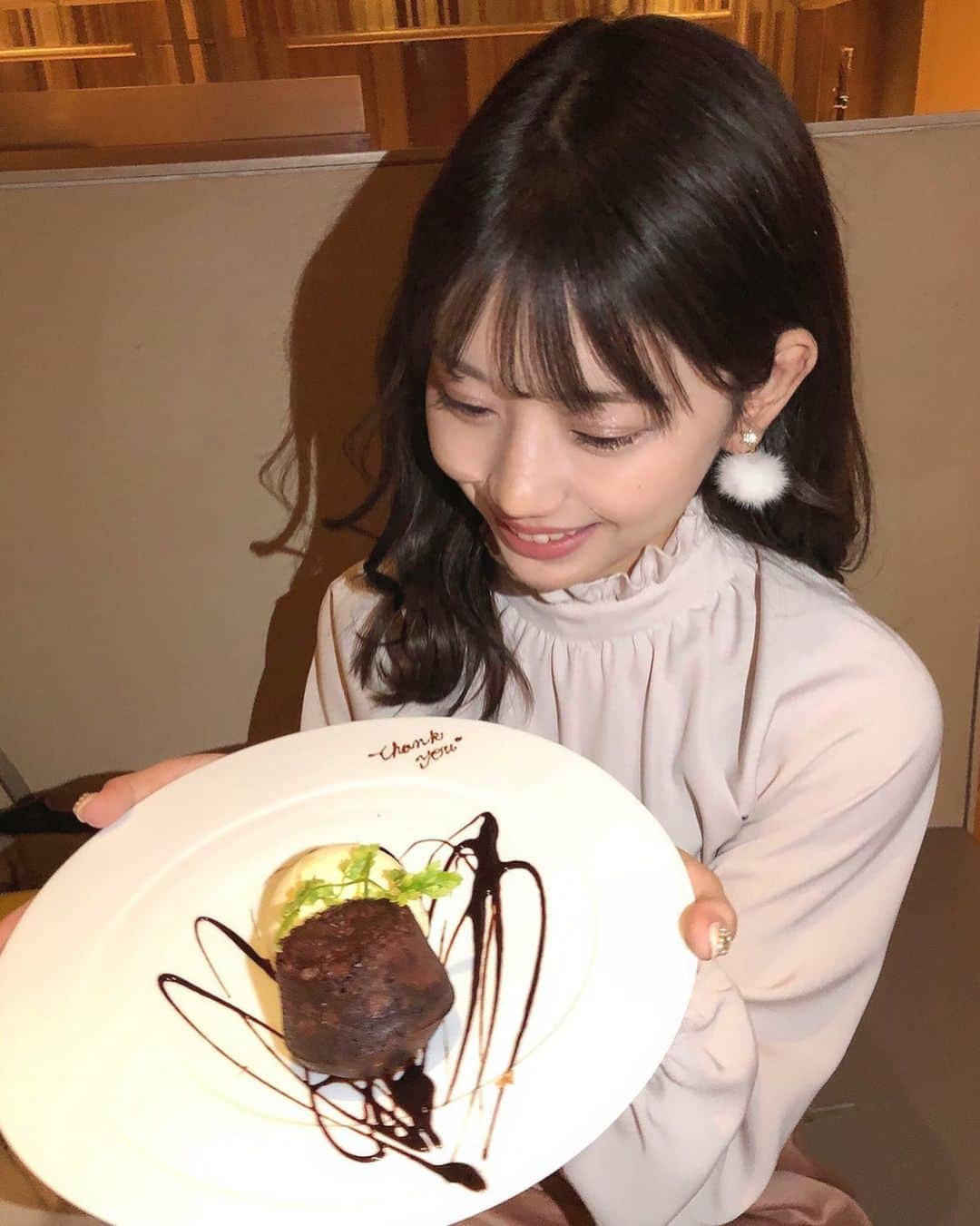 白石まゆみさんのインスタグラム写真 - (白石まゆみInstagram)「ひと足先にみなよちゃんにお誕生日お祝いしてもらいました❤︎﻿ ﻿ このピアスもプレゼントで貰った✨﻿ ありがとう☺︎︎︎︎☺︎︎︎︎」12月17日 20時28分 - mayumi.1227