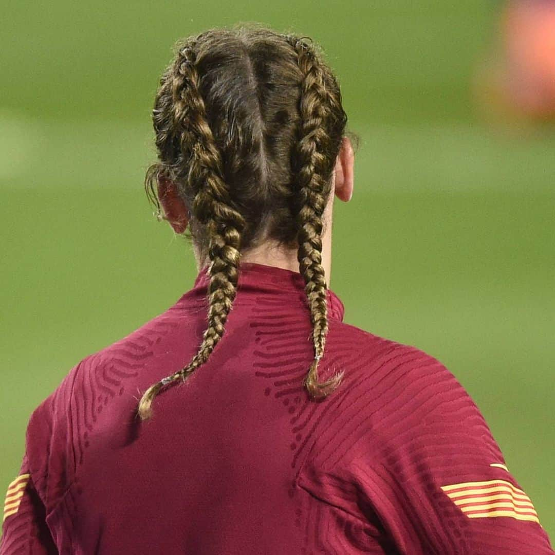 UEFAチャンピオンズリーグさんのインスタグラム写真 - (UEFAチャンピオンズリーグInstagram)「Guess who? Answer, then swipe to see if you're right... 👀」12月17日 20時30分 - championsleague